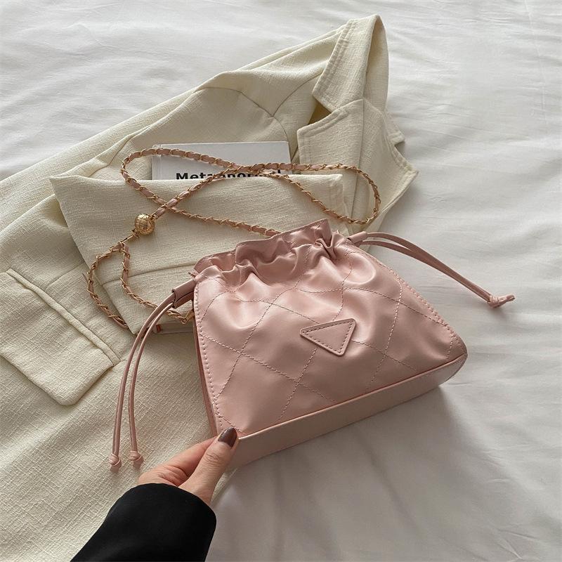

Drawstring fashion casual bag 2025 spring new versatile ins small fresh foreign style shoulder messenger bag bucket bag рожевий