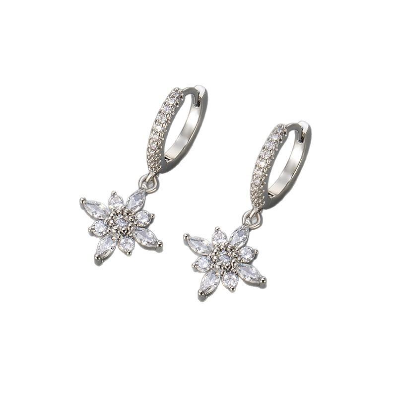 Exquisite Rhinestone Eight Pointed Star Huggie Earrings For Women Niche Minimalist Chic Elegant Studs Jewelry