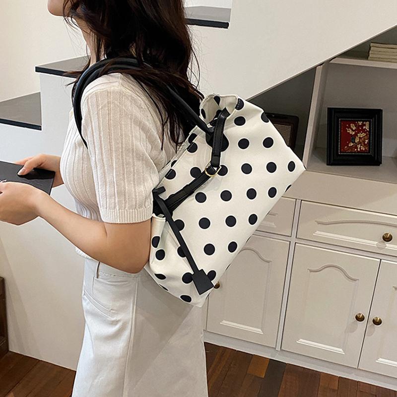 Koreanische Gepunktete Tragetasche mit Gürtelschnallen-Detail Damen Große Kapazität Lässige Umhängetasche Stilvolle Tägliche Pendler Arbeit Handtasche