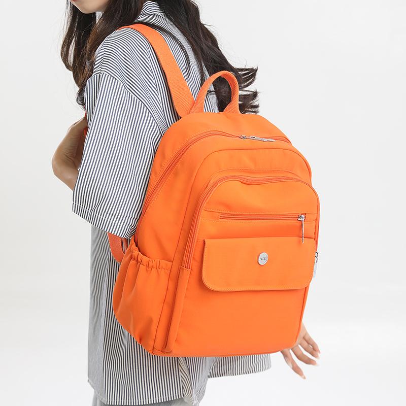 Einfarbiger Rucksack Große Kapazität Outdoor-Reisetasche Studenten Leichter Pendlerrucksack