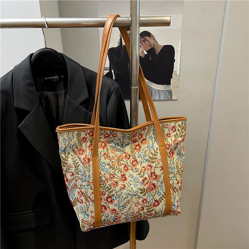Large Capacity Retro Design Sense Trendy Niche Design Sense Shoulder Armpit Bag Beautiful Portable Tote Bag Women