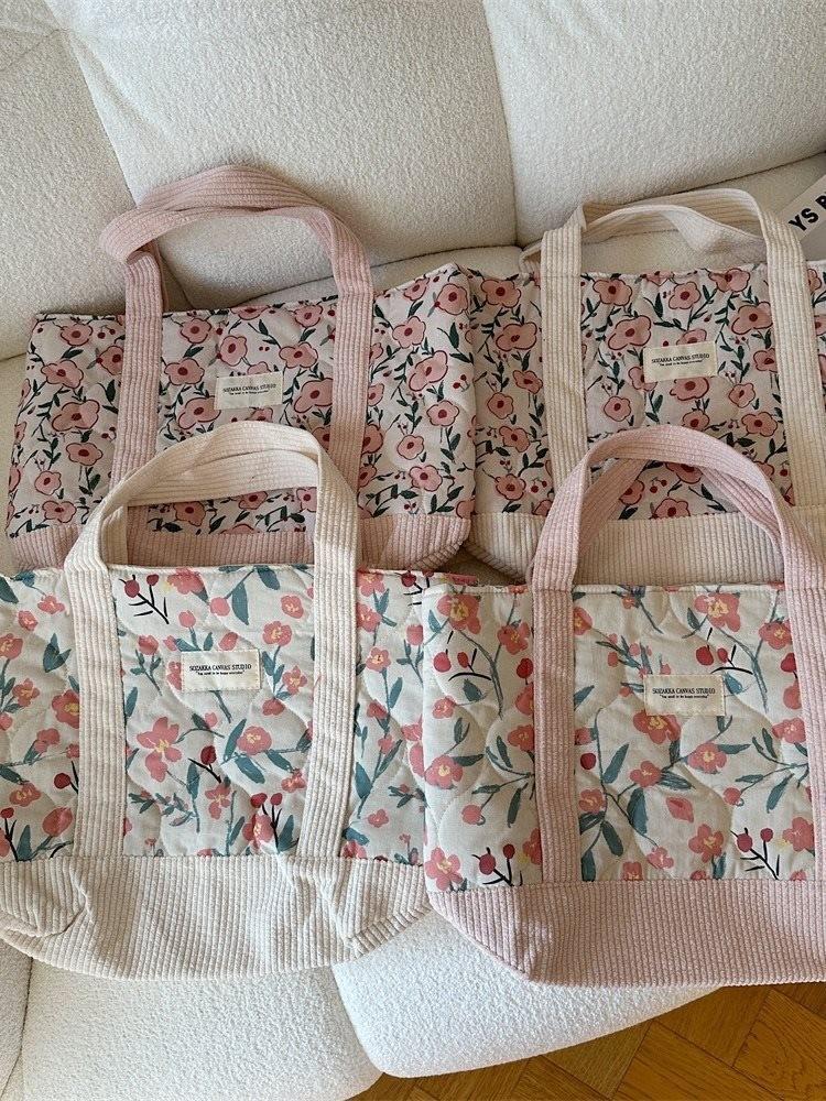 Vintage Flower Pattern Quilted Tote Bag Soft Cotton Commuter Organizer Bag For Daily Use