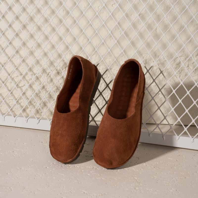 

Handmade leather single shoes women s retro round head flat-soled casual shoes couple s shallow cowhide one-pedal lazy shoes men 44