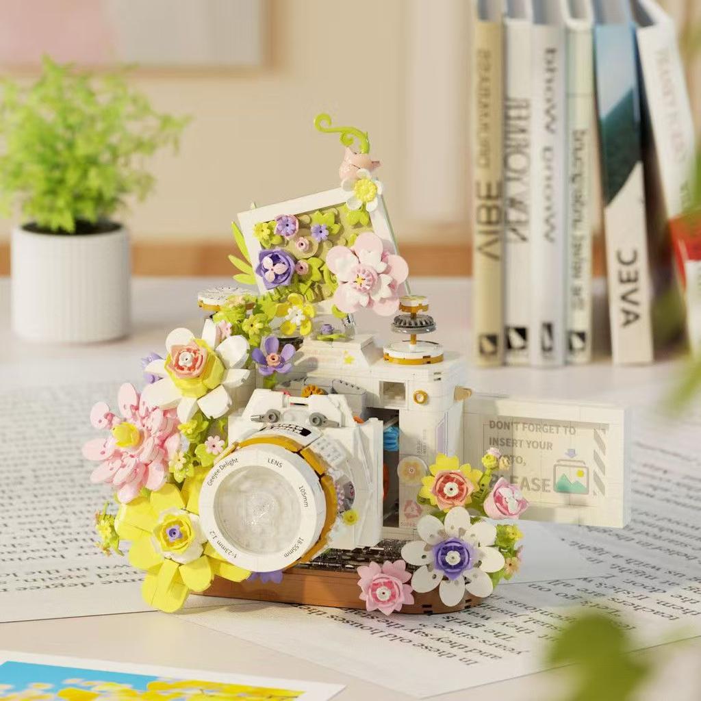 Floral Vintage Camera Building Bricks DIY Handcrafted Flower Sculpture Desktop Art Ornament Indoor Home Decor Assembly Craft