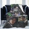 Levi Ackerman Decke Ultra-Weich Leichtgewicht Flanell Fleece Moderne Überwurfdecke für Zuhause Büro Reisen 80X60 Zoll Bettüberwurf