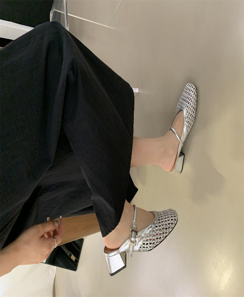 2025 new hollow woven bag head slippers women's low-heeled cool slippers one word with thick heel large size half-drag sandals women