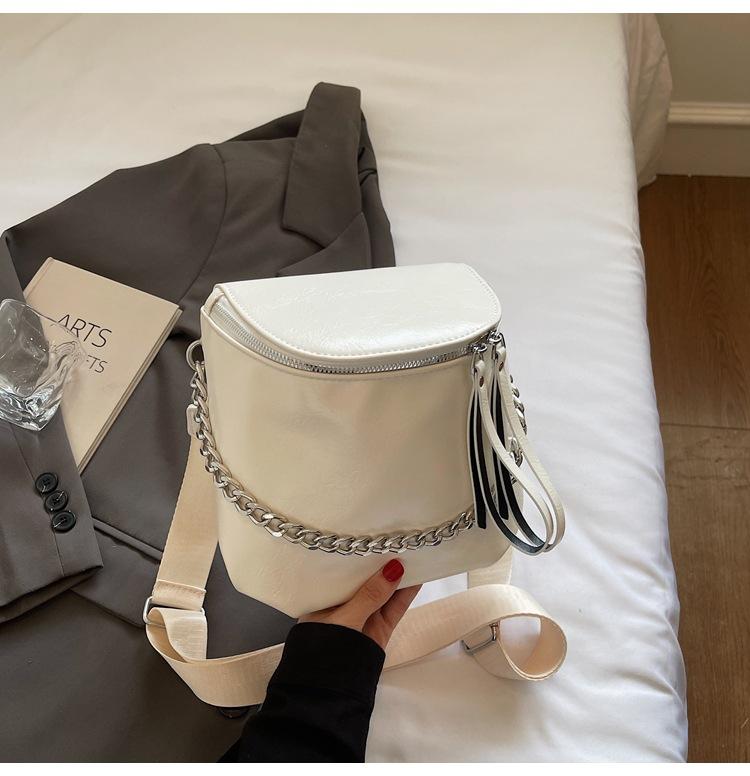 Korean Version Niche Design Saddle Bag Women's 2025 New Fashion Chain Messenger Bag Casual Sports Style Shoulder Bag Tide