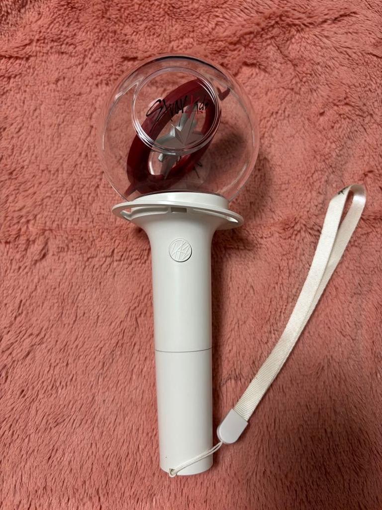 [USED] StrayKids Penlight Ver.1 with Levit cover and strap