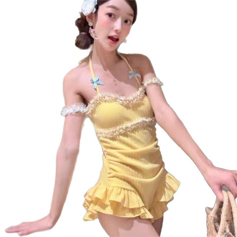 Dopamine seaside vacation wear yellow one-piece swimsuit women wear sweet ruffle edge suspenders with chest pads