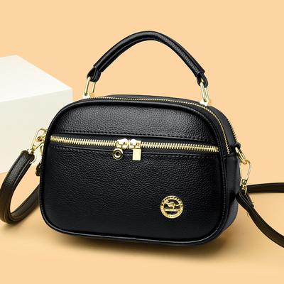 A Middle-aged Lady and Mother Carry A Large-capacity Fashionable Single-shoulder Hand-held Crossbody Bag and A Casual Women's Bag