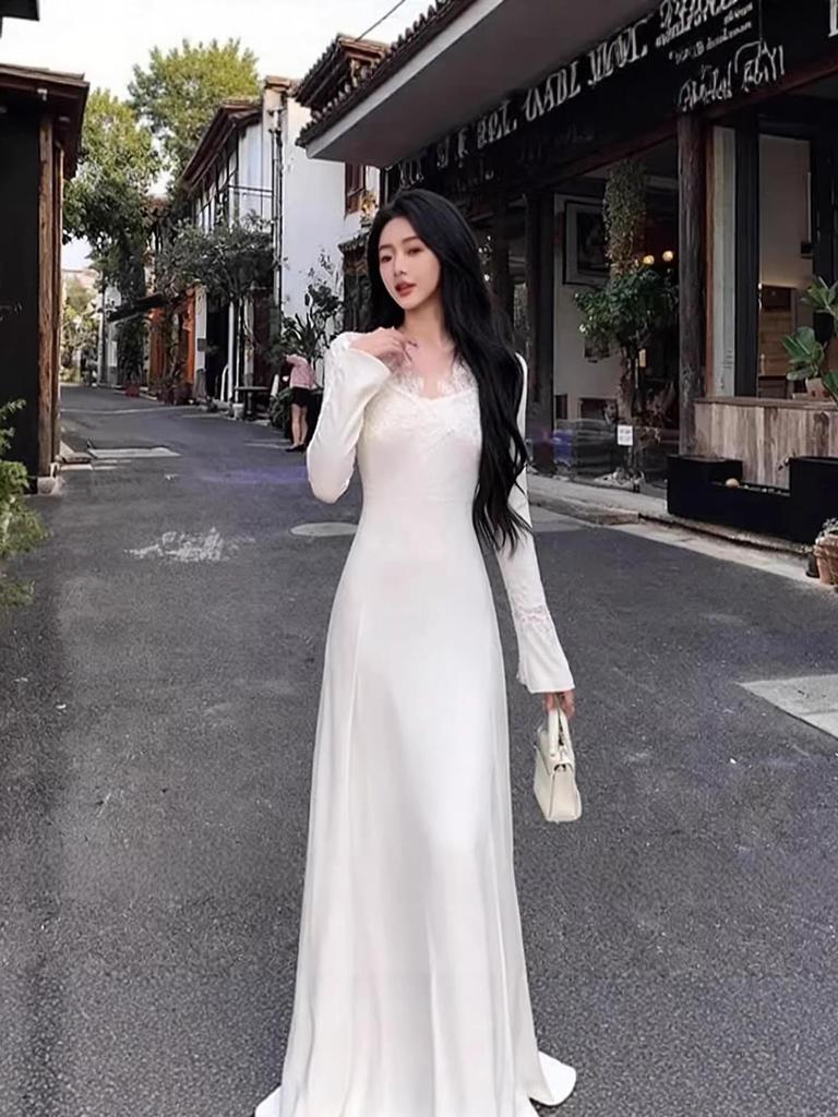 Elegant Lace Patchwork Knit Dress - High-End Waist-Cinching Long Skirt for Autumn/Winter