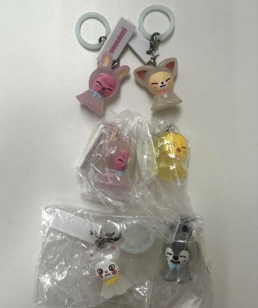 

[Б/У] аксессуары-значки skzoo straykids