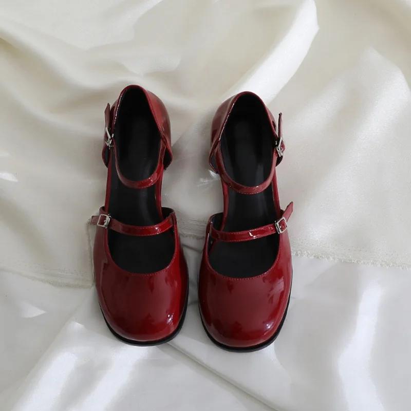 Sommer Neue Mary Jane Square Head Sandalen Mode Schnalle Retro Baotou Mittleren Absatz Kleine Lederschuhe