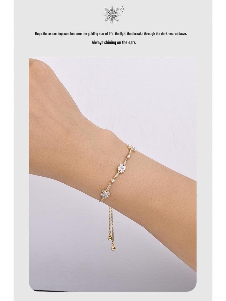 Elegant Four-Leaf Clover Zircon Bracelet for Women - Luxurious, Sparkling, High-End Design Jewelry Accessory