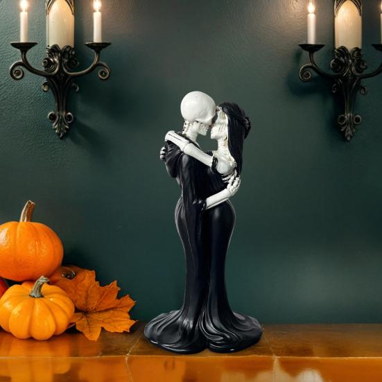 Skeleton Couple Kissing Figurine Romantic Skeleton Lovers Statue Resin Collectible Tabletop Ornament for Gothic Home Office Desk Decor