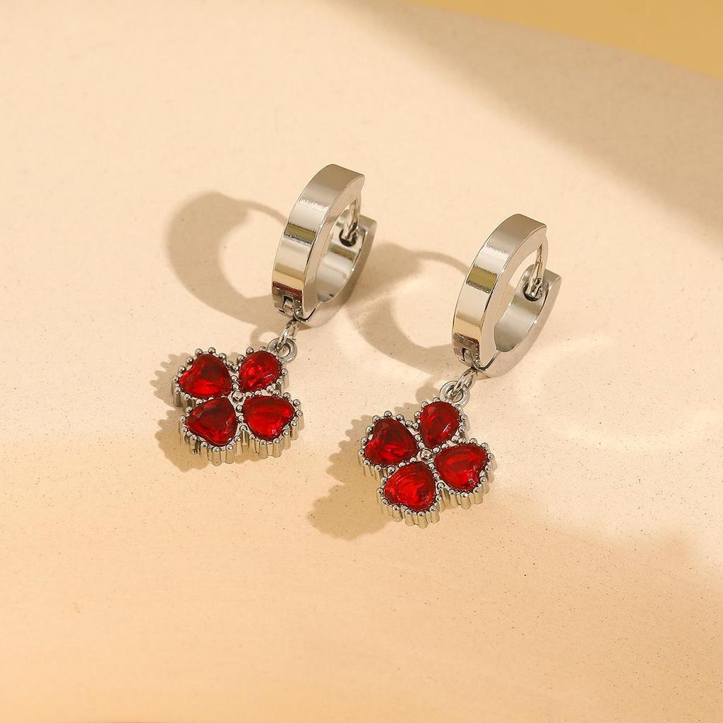High-End Four-Leaf Clover Diamond Stud Earrings for Women – Luxury Geometric Design
