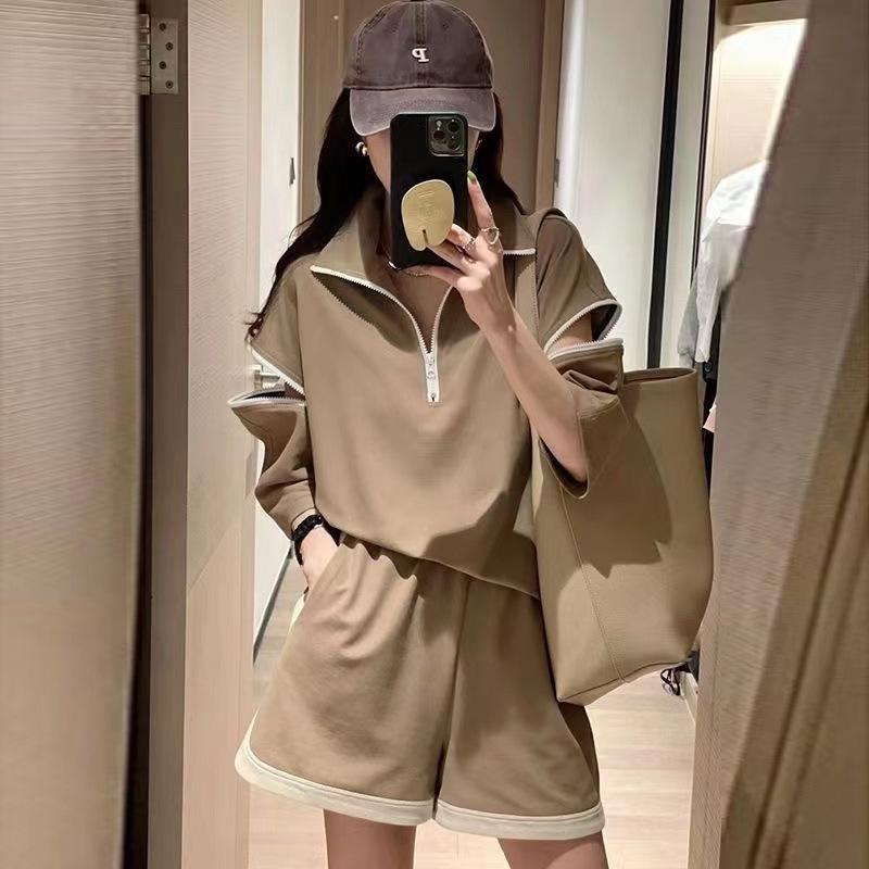 

Trendy Women s Spring/Summer Sportswear Set - Zipper Lapel Top & Wide-Leg Shorts Two-Piece Double Extra Large темно-синього кольору