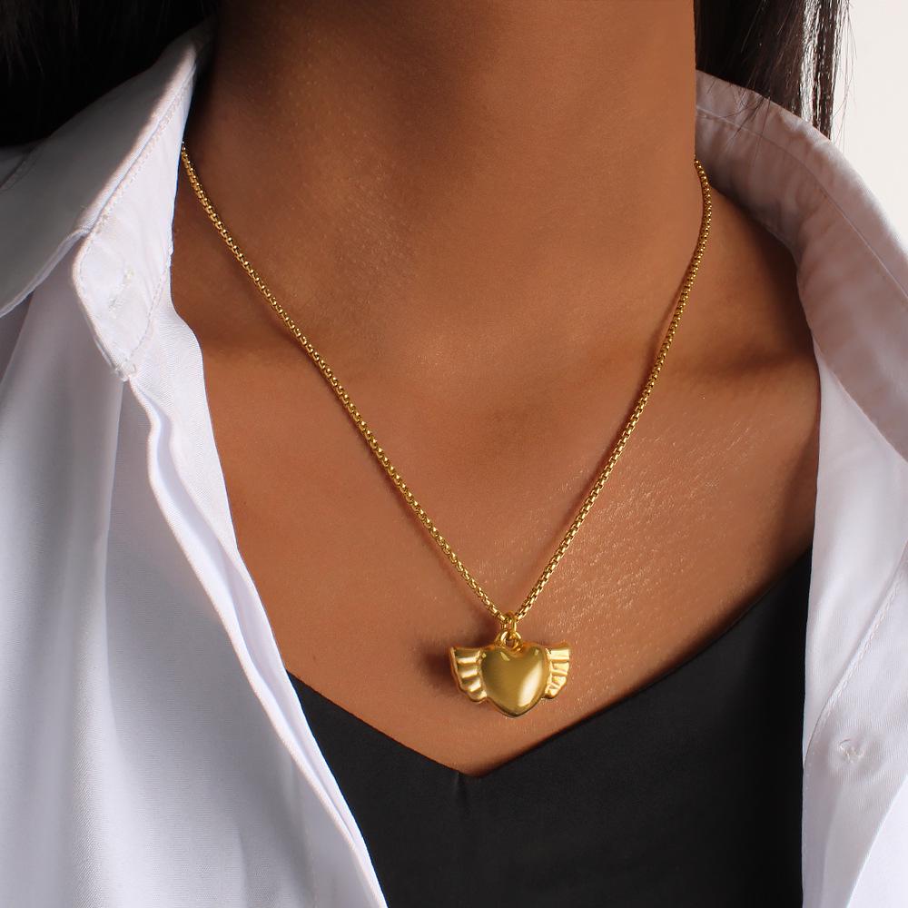 Korean Wing Heart Pendant Necklace, 18K Gold Stainless Steel Clavicle Chain, Trendy Internet Celebrity Style Jewelry