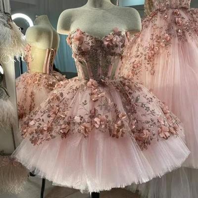 Parıltılı 3 Boyutlu Çiçekli Balo Elbisesi Kısa Quinceañera Elbiseleri Sevimli Kolsuz Mezuniyet Partisi Elbisesi Dantelli Korsajlı Abiye