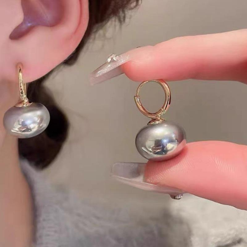 Elegant French High-End Luxury Pearl Earrings for Women - 2024 Trendy Design серый