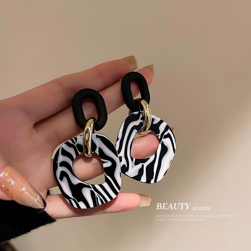 Silver Needle Rhombus Leopard Print Earrings - Retro Design Dangle Earrings, Light Luxury and Versatile