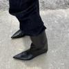 Ausländisches Leder spitze Zehen hohe Absätze mittelhohe Stiefel Damen französische weite Schaftweite kleine Stiefeletten Ritterstiefel kurze Stiefel Martin-Stiefel