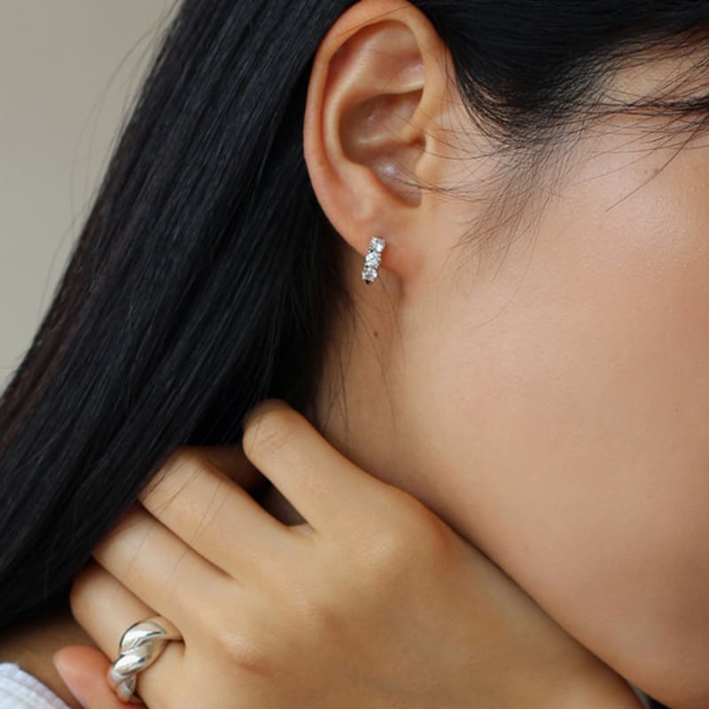 NORMALLEE [White Gold] Summer Cubic One-touch Earrings