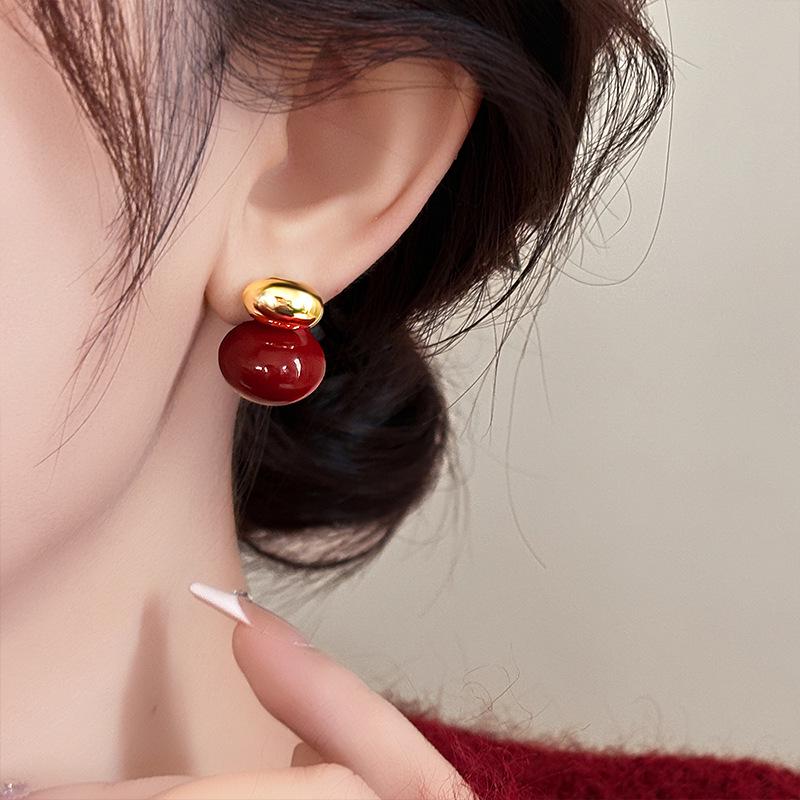 Luxury French Red Pearl Earrings: Elegant, Versatile, and Fashionable Stud Jewelry for Women