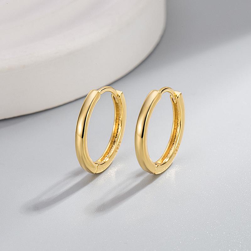 Minimalist Unisex 18K Gold Plated Hoop Ear Cuffs – Elegant and High-Quality Fashion Jewelry.