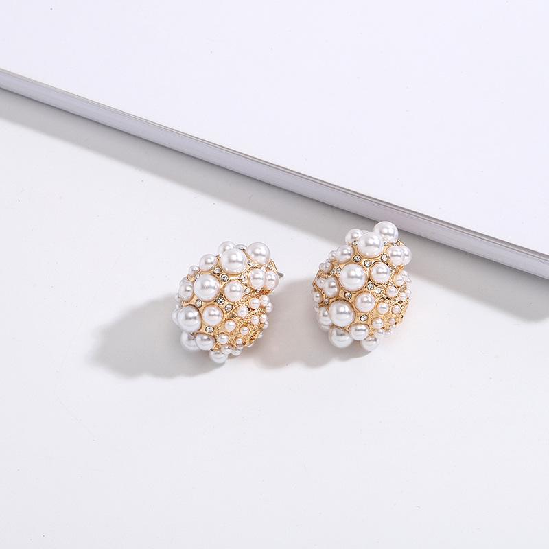 Trendy Japanese-Korean Pearl Stud Earrings: Versatile Street Style & Runway Fashion for Women