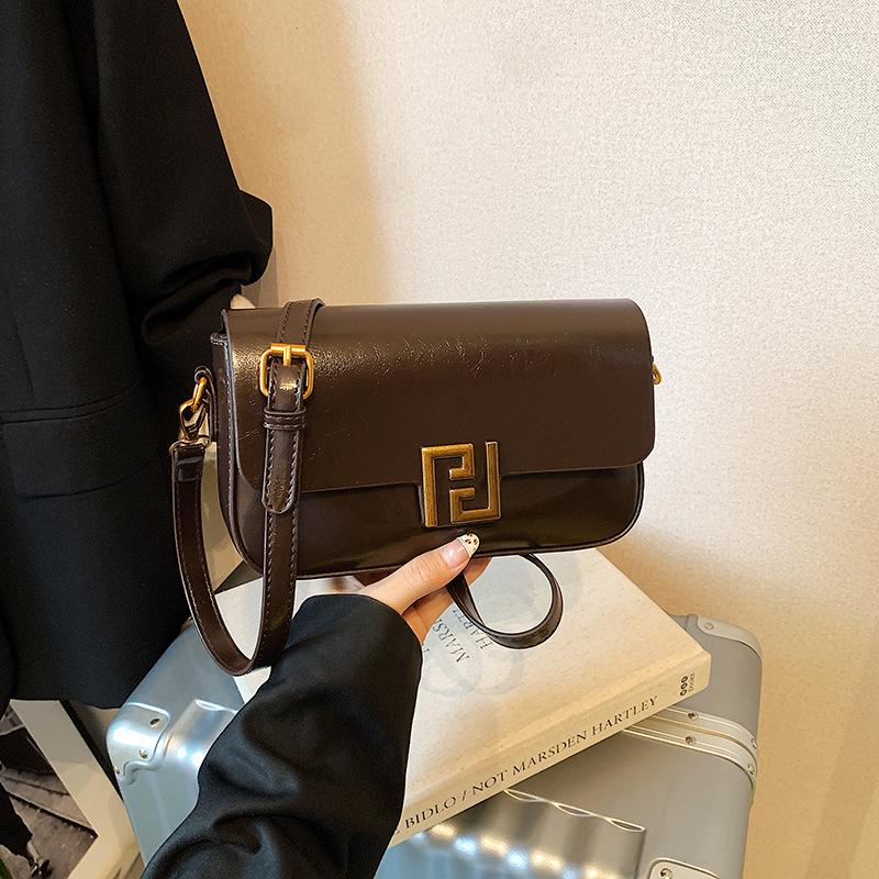 

Simple, fashionable and exquisite daily leisure small square bag 2025 autumn new Korean niche solid color shoulder messenger bag темно-коричневого кольору
