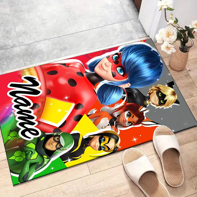 Tappetino Coccinella Personalizzato con Nome, Tappeto Lavabile in Poliestere per Ingresso Interno, Regalo per Natale, Pasqua, Giorno del Ringraziamento