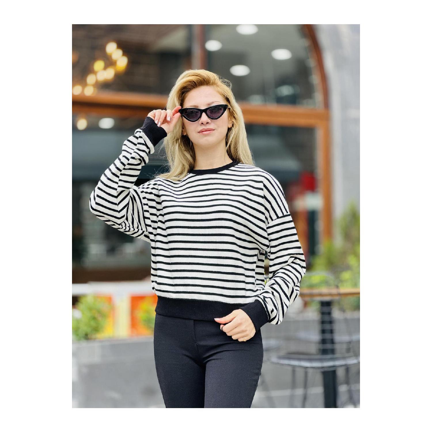 

Women s Black Striped Thessaloniki Fabric Oversize Crop Sweater
