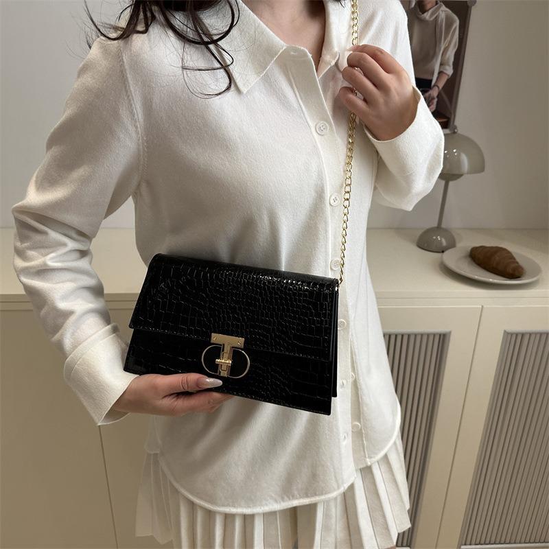 Retro fashion light luxury summer new women's bag chain simple personality single shoulder armpit messenger bag