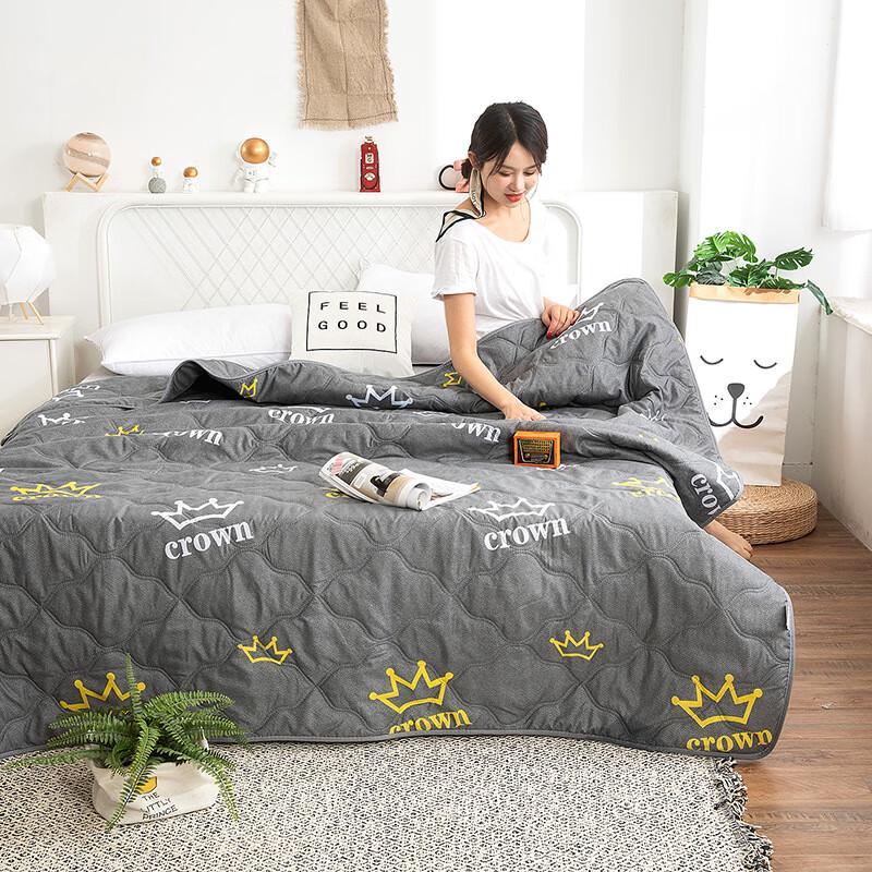 

Coronation Brushed Print Summer Cooling Quilt