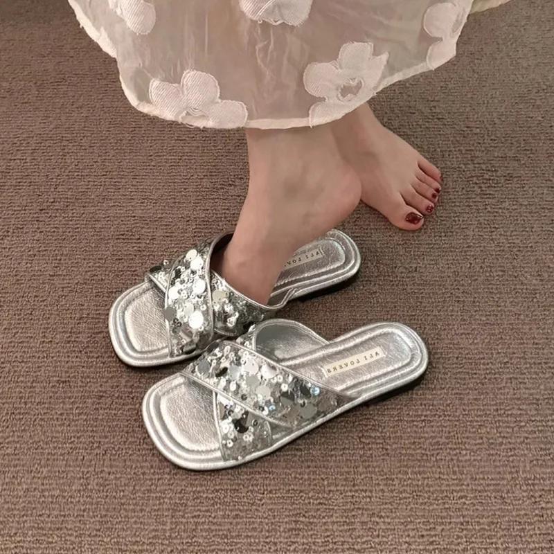 Fashion Hot Selling Summer 2025 New Women's Flat Bottom Slippers Soft Silver Metallic Ankle Strap Versatile Beach Sandals Polyester Sole