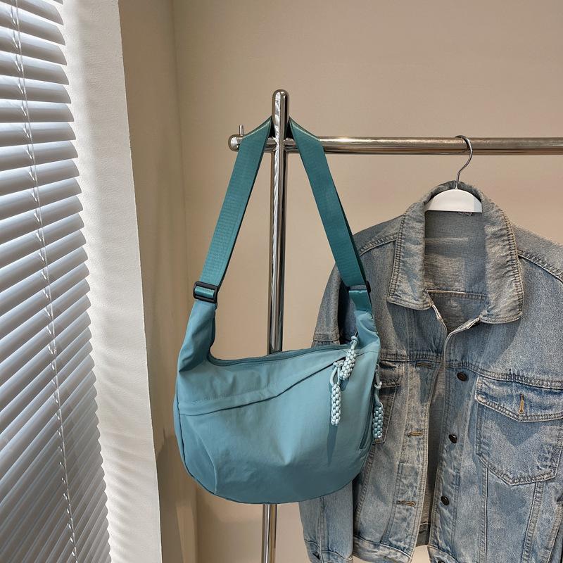 Fashion girls class messenger bag simple large capacity shoulder bag Japanese ins niche commuter dumpling bag