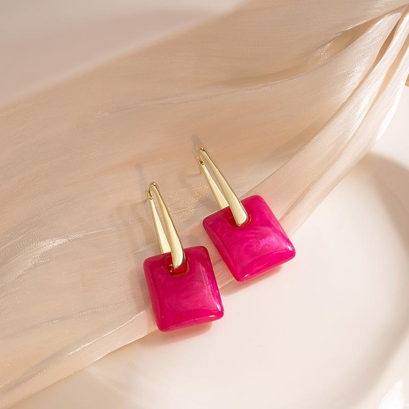 Trendy Square Pendant Earrings: Korean Style Creative Handbag Design розовый
