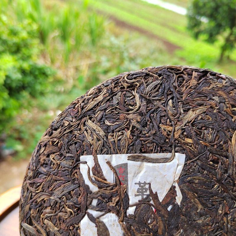 Pu'er Old Raw Tea Menghai Seven Cakes Yunnan Gedeng Yiwu Aged Old Raw Cake