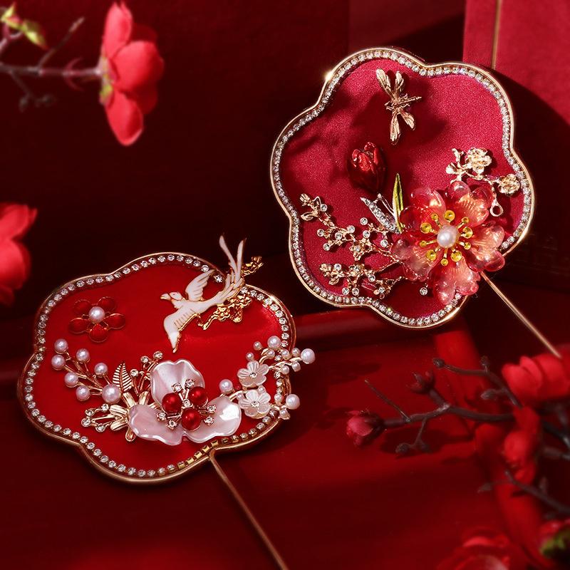 Women Chinese Round Fan Wedding Bride Hand Held Fans Vintage Good Luck Fan With Tassels Gold Red Photography Fan Prop