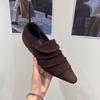 Otoño e invierno 2025 gran explosión suela blanda empalme color sólido boca oscura plisados zapatos individuales antideslizantes con falda zapatos versátiles puntiagudos