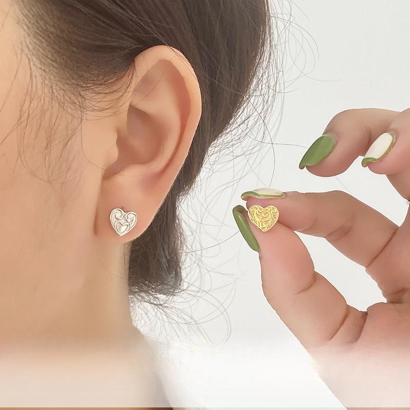 Korean Style Contrasting Heart-shaped Earrings Korean Style Simple and Fashionable Totem Tang Grass Pattern Earrings