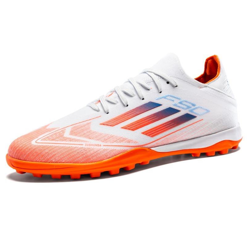 Nové kopačky na mistrovství světa Kolíky Přírodní tráva Zlomené kolíky Pánské a dámské tréninkové boty Profesionální soutěž