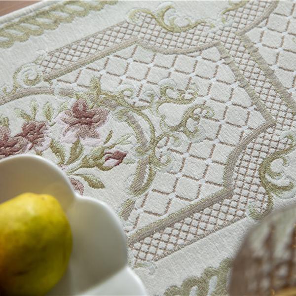 Moderný jednoduchý behúň Vianočný ženilkový behúň Obrus ​​pre domácnosť Polyesterový obrus Fresh Table Runner