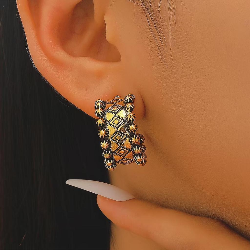 Retro Ethnic Style C Shaped Elliptical Carved Antique Earrings For Women