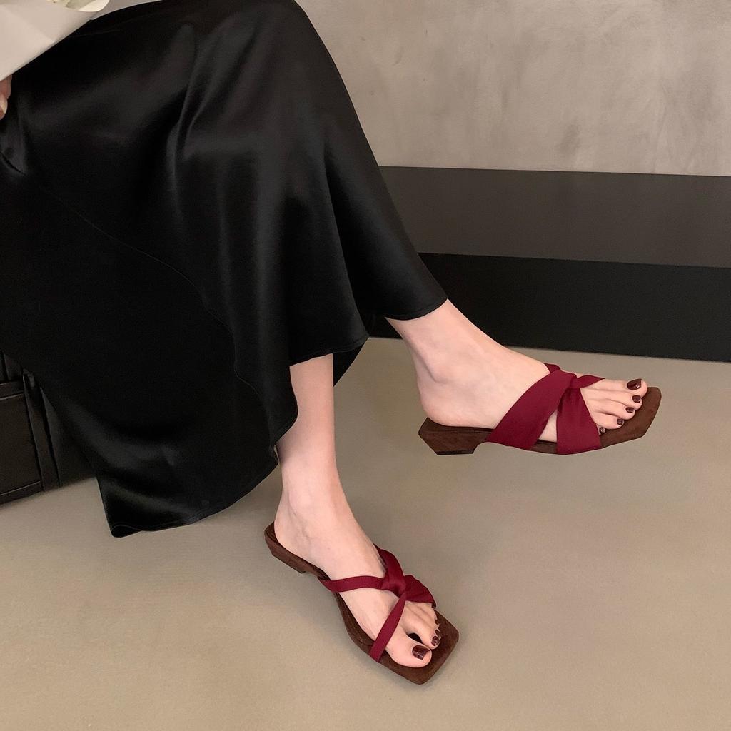 French niche design thick heel cool slippers women's outer wear 2025 summer new square head open toe middle heel sandals