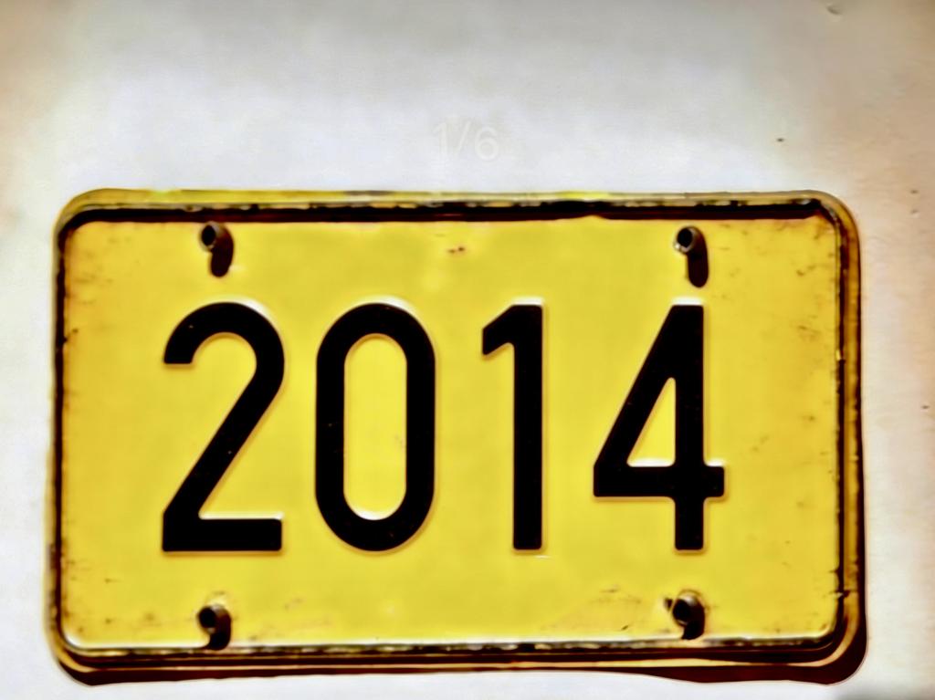 Vintage s Year Number Retro Yellow License Plate Pattern Aluminum Metal Painting High Definition Clear Print Bend Resistant