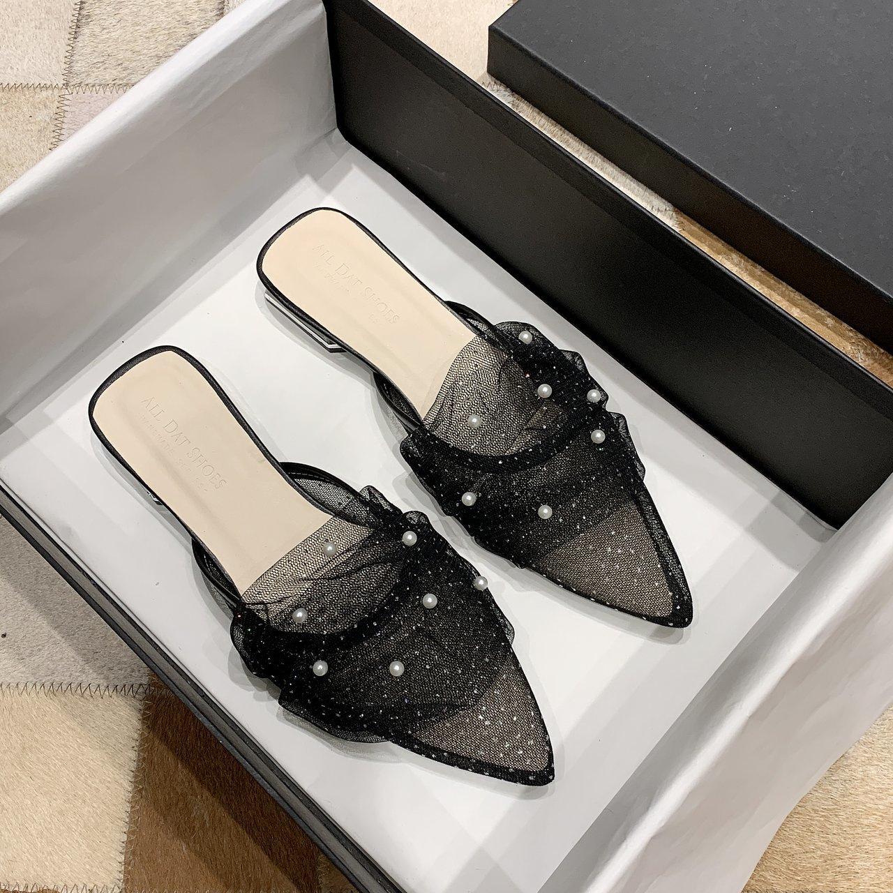 

Baotou half slippers women s wear 2025 new summer Internet celebrity heelless gentle mesh half drag pointed flat bottom sandals 40