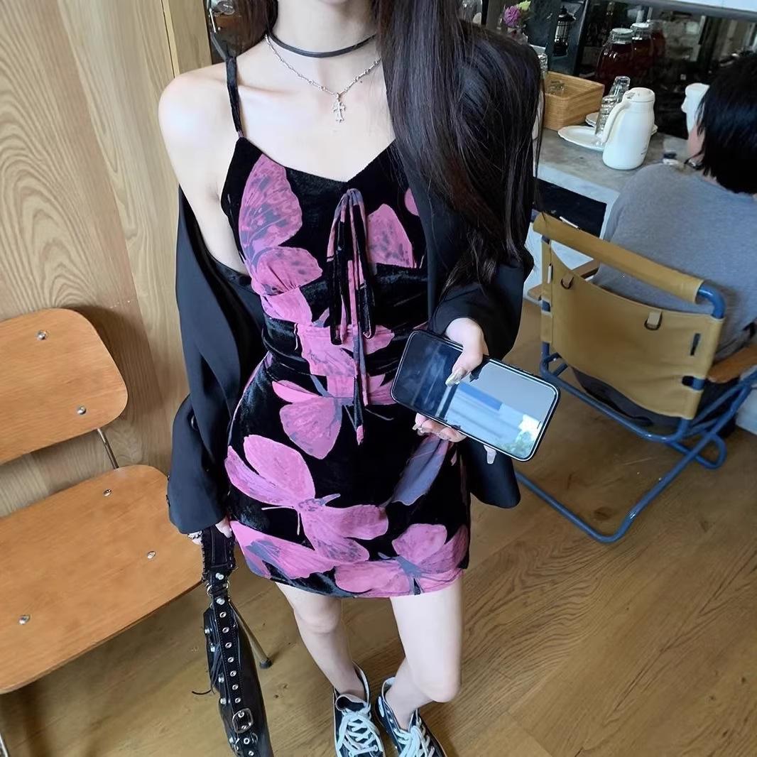 

Butterfly skirt women s summer new red retro printing suspender pure desire to wrap the buttocks, close the waist and look thin dress short skirt S