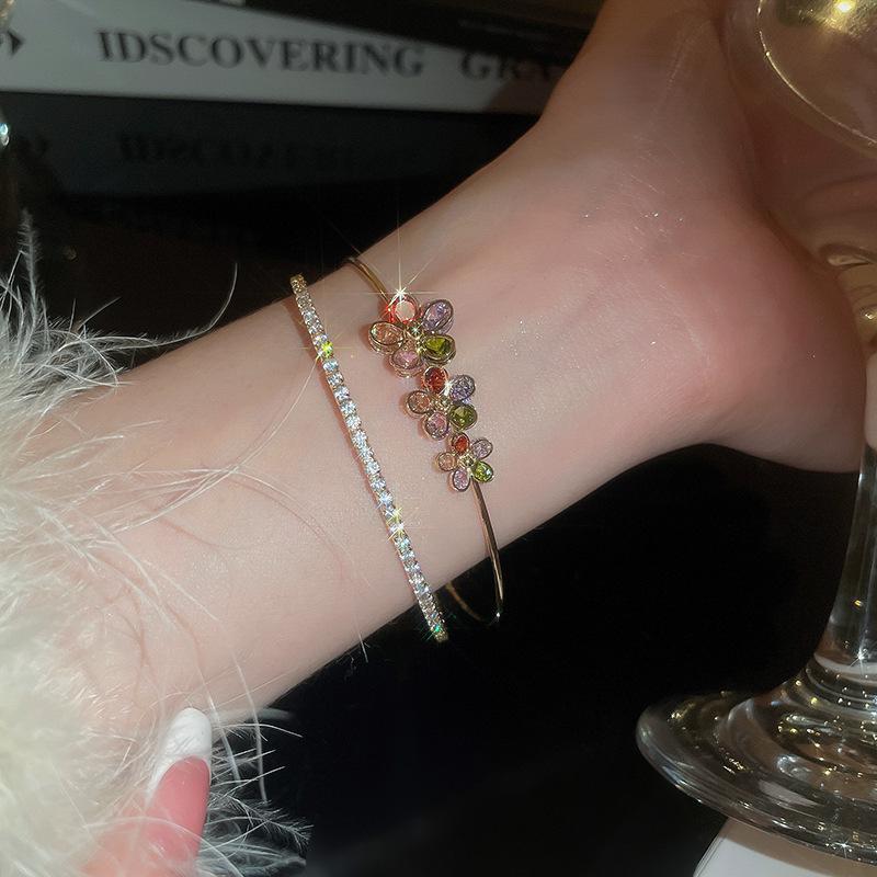 Zircon Flower Geometric Open Bangle: Elegant Retro Bracelet for Women